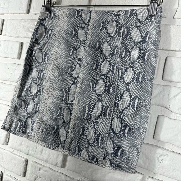 Free People Snakeskin Print Mini Skirt Grey and White Size 2 - Picture 8 of 9